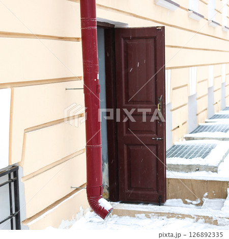 An open door to the entrance on a cold winter day 126892335