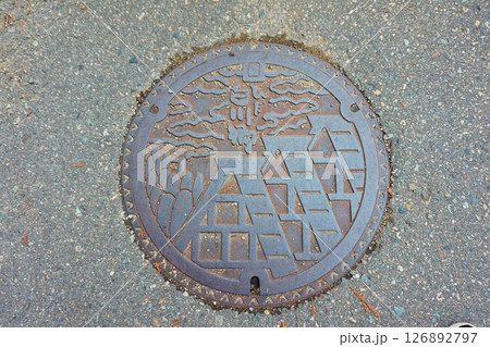 マンホール 荻町合掌造り集落 世界文化遺産 白川郷 茅葺 マンホール 荻町合掌造り集落 世界文化遺産 白川郷 茅葺 126892797