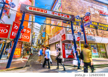 日本の横浜都市景観6月1日。横浜駅前の西口五番街などを望む＝令和7年 126893003