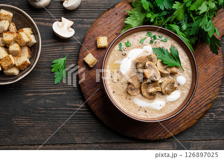 Mushroom cream soup with croutons Mushroom cream soup with croutons 126897025