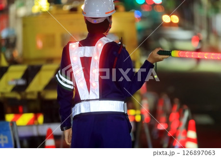 交通誘導員　イメージ 126897063