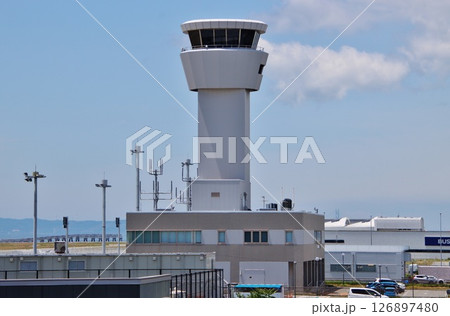 神戸空港の管制塔 126897480