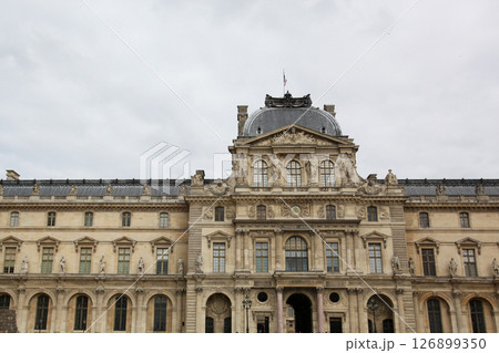 フランス　パリ　ルーブル美術館 126899350