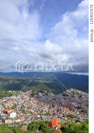 中米メキシコの観光地タスコの街並み 126902978