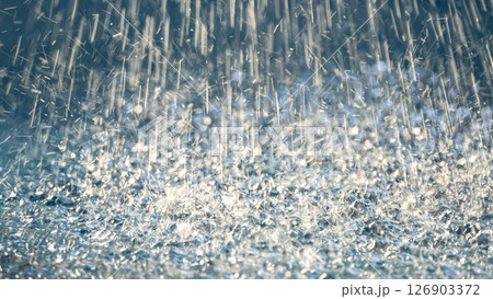 激しく降る雨のイメージ 126903372