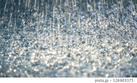 激しく降る雨のイメージ 126903375
