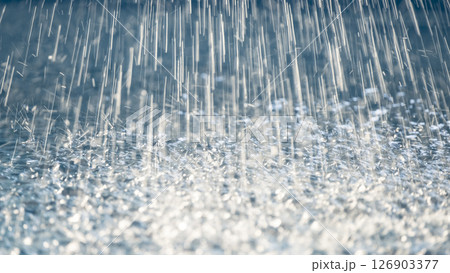激しく降る雨のイメージ 126903377
