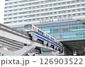 小倉駅に入線するモノレール 126903522