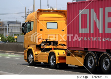 トレーラートラック イメージ トレーラートラック イメージ 126905040