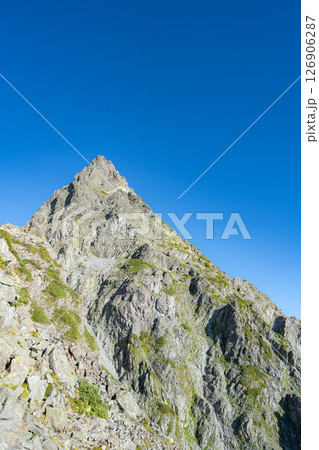 【山岳素材】初秋の槍ヶ岳と東鎌尾根【長野県】 126906287