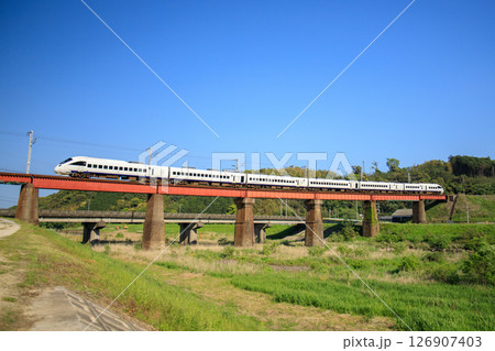 八坂川を渡る885系特急電車（JR九州） 126907403