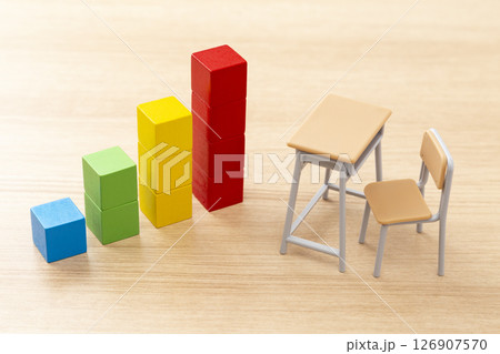 積み木のグラフと学習机 126907570