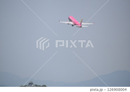 飛行機と空 126908004