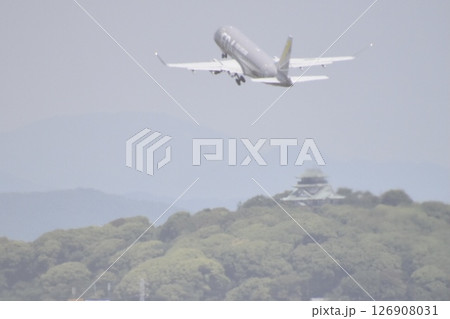 飛行機と空 126908031