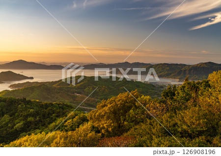 《愛媛県》来島海峡の夕暮れ・亀老山展望台の眺望 126908196