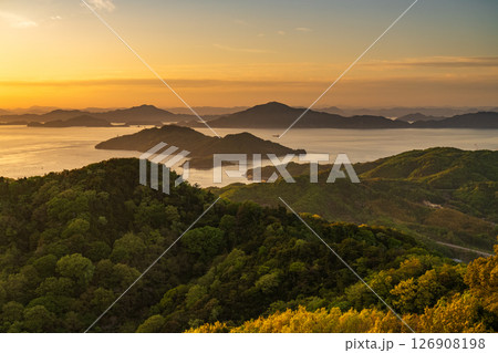 《愛媛県》来島海峡の夕暮れ・亀老山展望台の眺望 126908198