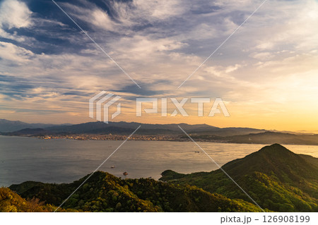 《愛媛県》来島海峡の夕暮れ・亀老山展望台の眺望 126908199
