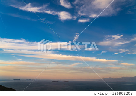 《愛媛県》来島海峡の夕暮れ・亀老山展望台の眺望 126908208