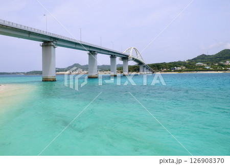 瀬底大橋・せそこおおはし（沖縄県・本部町） 126908370