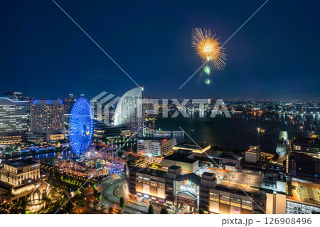 【都市風景】横浜開港祭の花火と横浜夜景の共演 126908496
