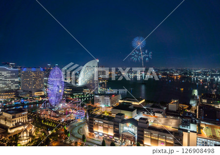 【都市風景】横浜開港祭の花火と横浜夜景の共演 126908498