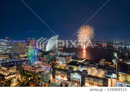 【都市風景】横浜開港祭の花火と横浜夜景の共演 126908513