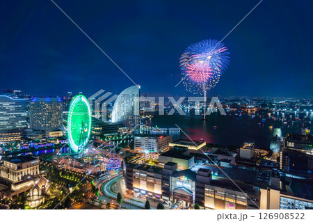 【都市風景】横浜開港祭の花火と横浜夜景の共演 126908522