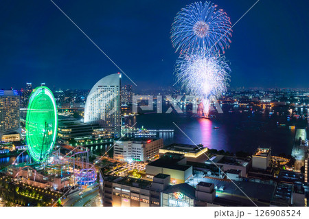 【都市風景】横浜開港祭の花火と横浜夜景の共演 【都市風景】横浜開港祭の花火と横浜夜景の共演 126908524