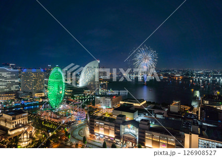 【都市風景】横浜開港祭の花火と横浜夜景の共演 126908527