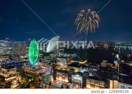 【都市風景】横浜開港祭の花火と横浜夜景の共演 126908530