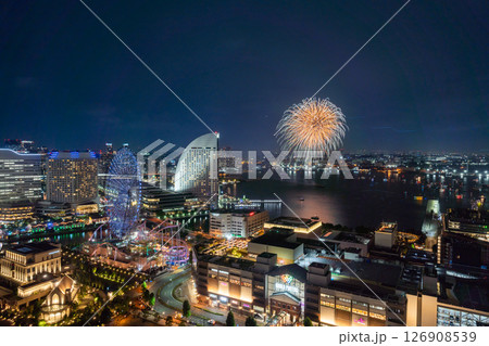 【都市風景】横浜開港祭の花火と横浜夜景の共演 【都市風景】横浜開港祭の花火と横浜夜景の共演 126908539