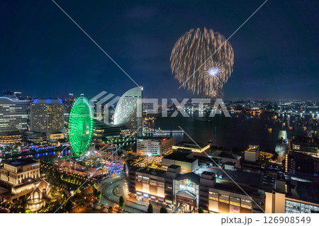 【都市風景】横浜開港祭の花火と横浜夜景の共演 【都市風景】横浜開港祭の花火と横浜夜景の共演 126908549