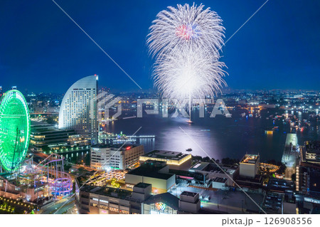 【都市風景】横浜開港祭の花火と横浜夜景の共演 【都市風景】横浜開港祭の花火と横浜夜景の共演 126908556