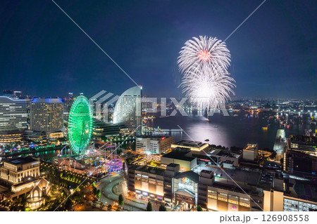【都市風景】横浜開港祭の花火と横浜夜景の共演 【都市風景】横浜開港祭の花火と横浜夜景の共演 126908558