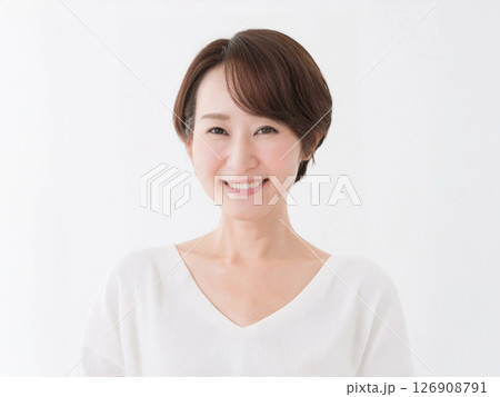 若々しい60代の女性 126908791