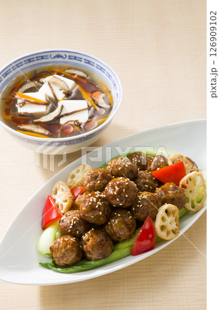 酸辣湯と黒酢肉団子 126909102
