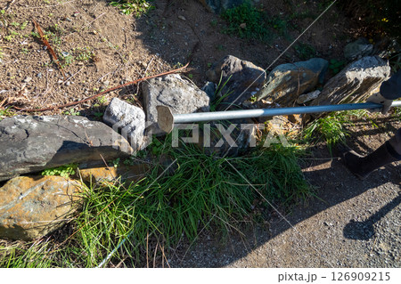 庭師のアルミ三脚の補助脚 126909215