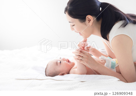 赤ちゃんと母親 赤ちゃんと母親 126909348