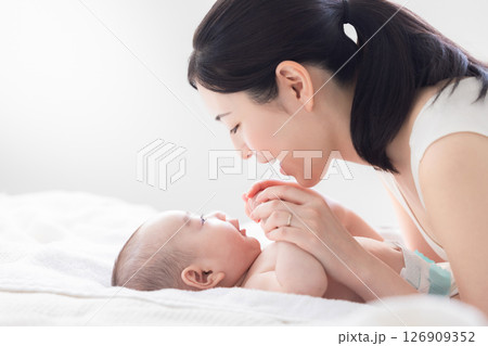 赤ちゃんと母親 赤ちゃんと母親 126909352