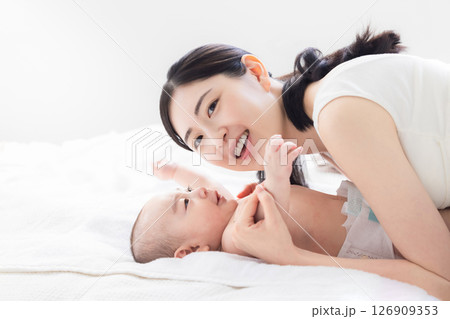 赤ちゃんと母親 赤ちゃんと母親 126909353