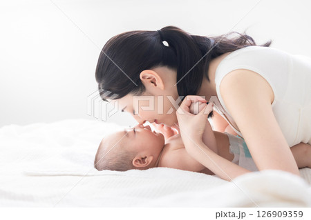 赤ちゃんと母親 赤ちゃんと母親 126909359