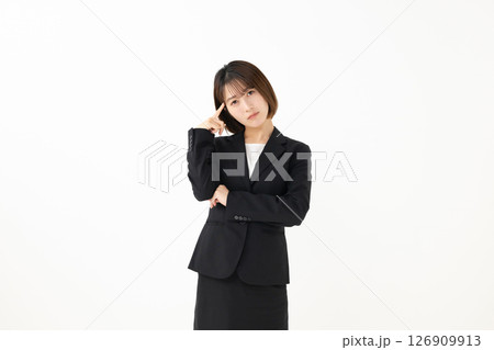 悩む女性 悩む女性 126909913