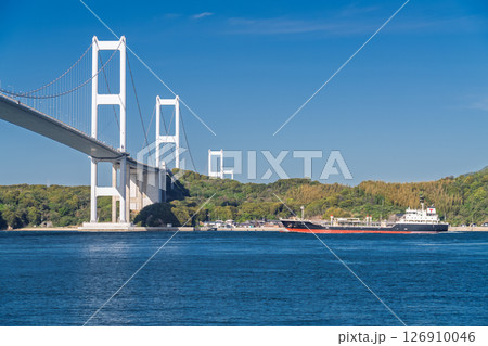 《愛媛県》来島海峡大橋の眺め・今治の海岸線 《愛媛県》来島海峡大橋の眺め・今治の海岸線 126910046
