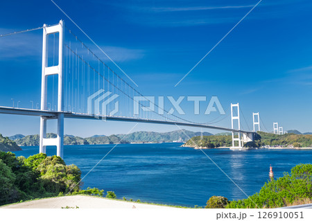 《愛媛県》来島海峡大橋の眺め・今治の海岸線 《愛媛県》来島海峡大橋の眺め・今治の海岸線 126910051