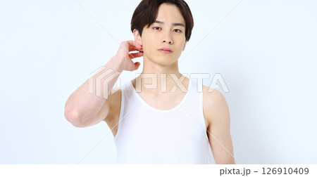 男性のポートレート　ビューティーイメージ 126910409