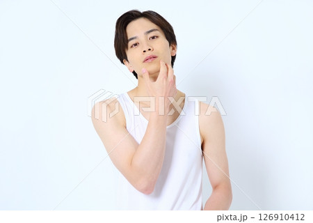 男性のポートレート　ビューティーイメージ 126910412