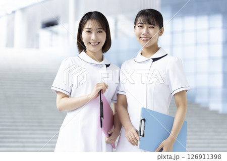 医療 女性看護師のポートレート 医療 女性看護師のポートレート 126911398