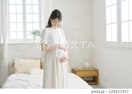 妊婦 ポートレート 自宅 妊婦 ポートレート 自宅 126911457