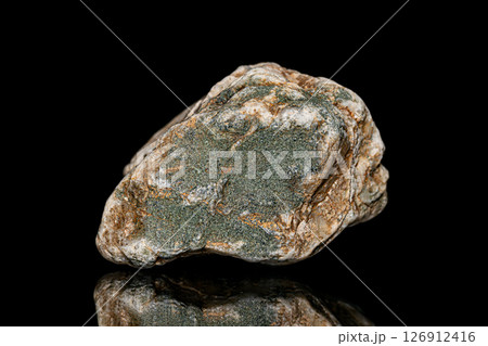 Green chlorite on quartz 126912416