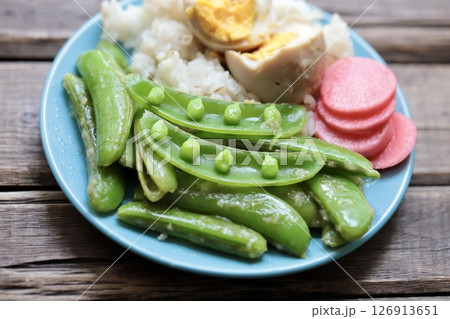 スナップエンドウのレモン麹炒め 野菜のヘルシーご飯 スナップエンドウのレモン麹炒め 野菜のヘルシーご飯 126913651